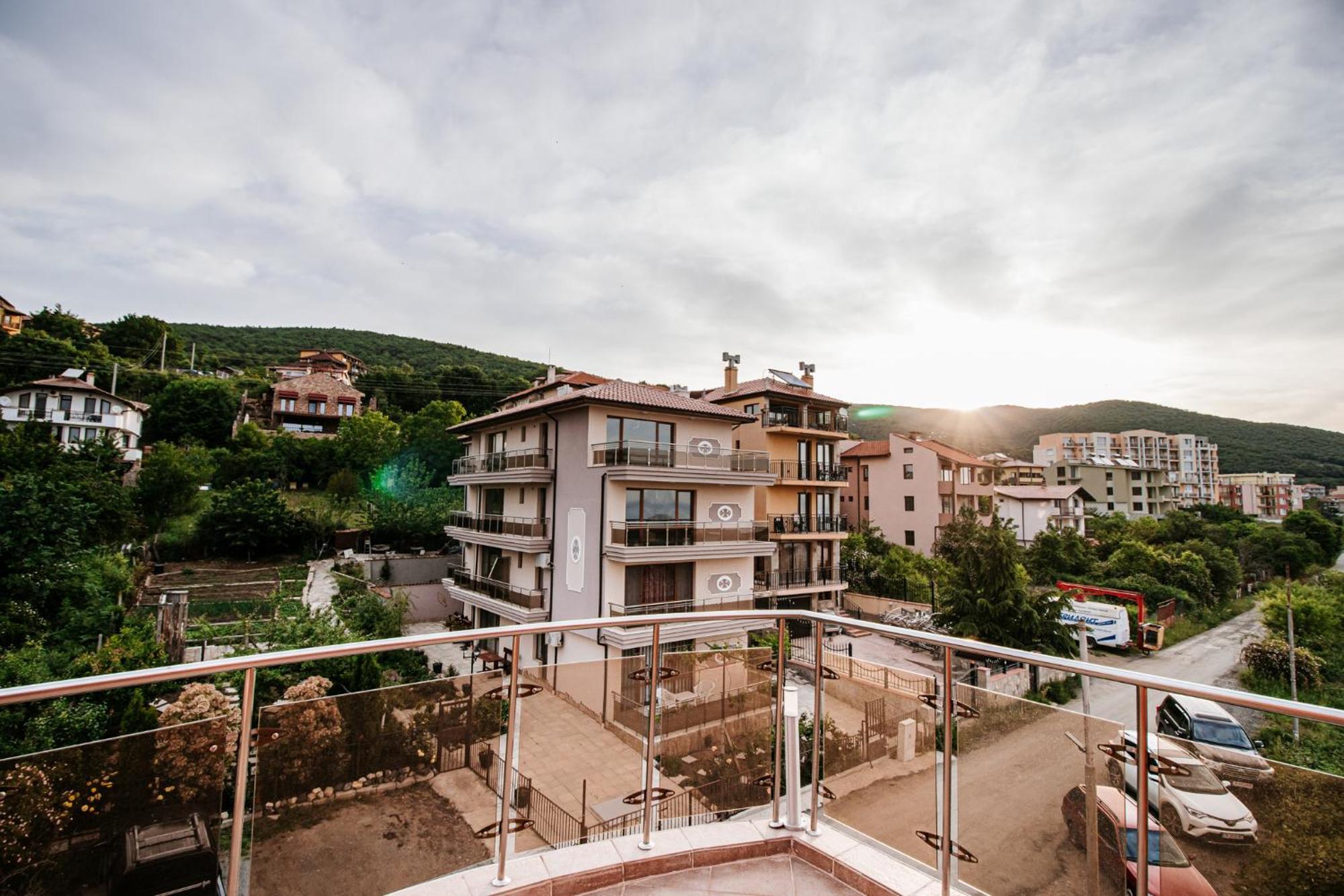 Red Iguana Hotel Sveti Vlas Exterior foto