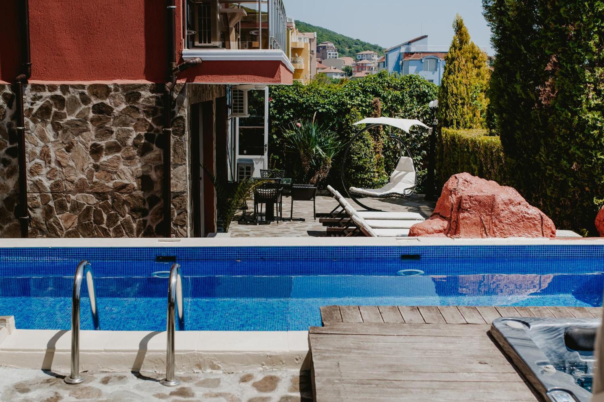 Red Iguana Hotel Sveti Vlas Exterior foto